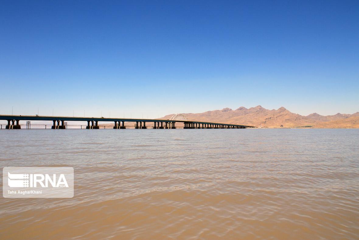 خبرنگاران کاهش تراز دریاچه ارومیه در فصل گرما طبیعی است