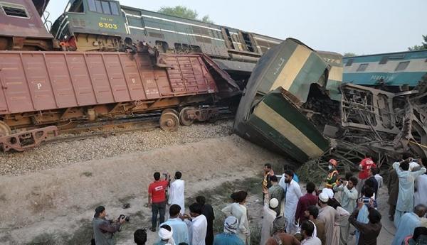 80 کشته و زخمی بر اثر تصادف قطار در پاکستان