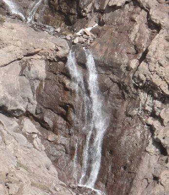 آبشار حیاط یکی از جاذبه های طبیعی استان البرز است