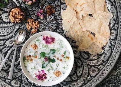 طرز تهیه آبدوغ خیار؛ خوشمزه خنک تابستانی